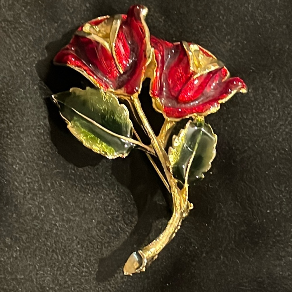 red and green enamel over gold double rose bud brooch - Picture 1 of 7